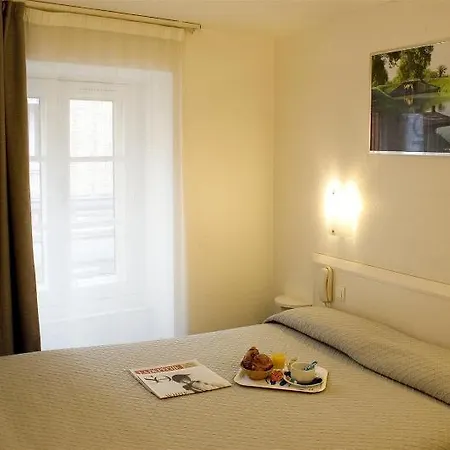 Ours Blanc - Centre 3*